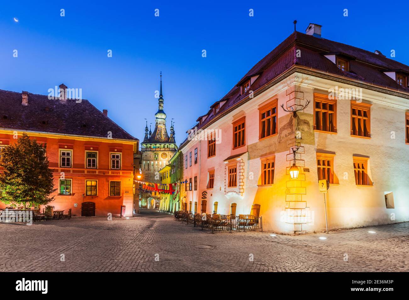 Sighisoara, Roumanie. Ville médiévale avec tour de l'horloge en Transylvanie. Banque D'Images