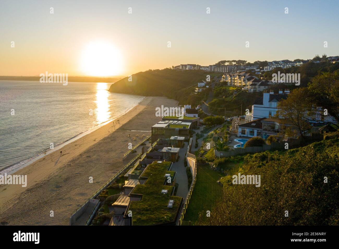 Image aérienne de l'hôtel Carbis Bay en regardant l'aube léger Banque D'Images