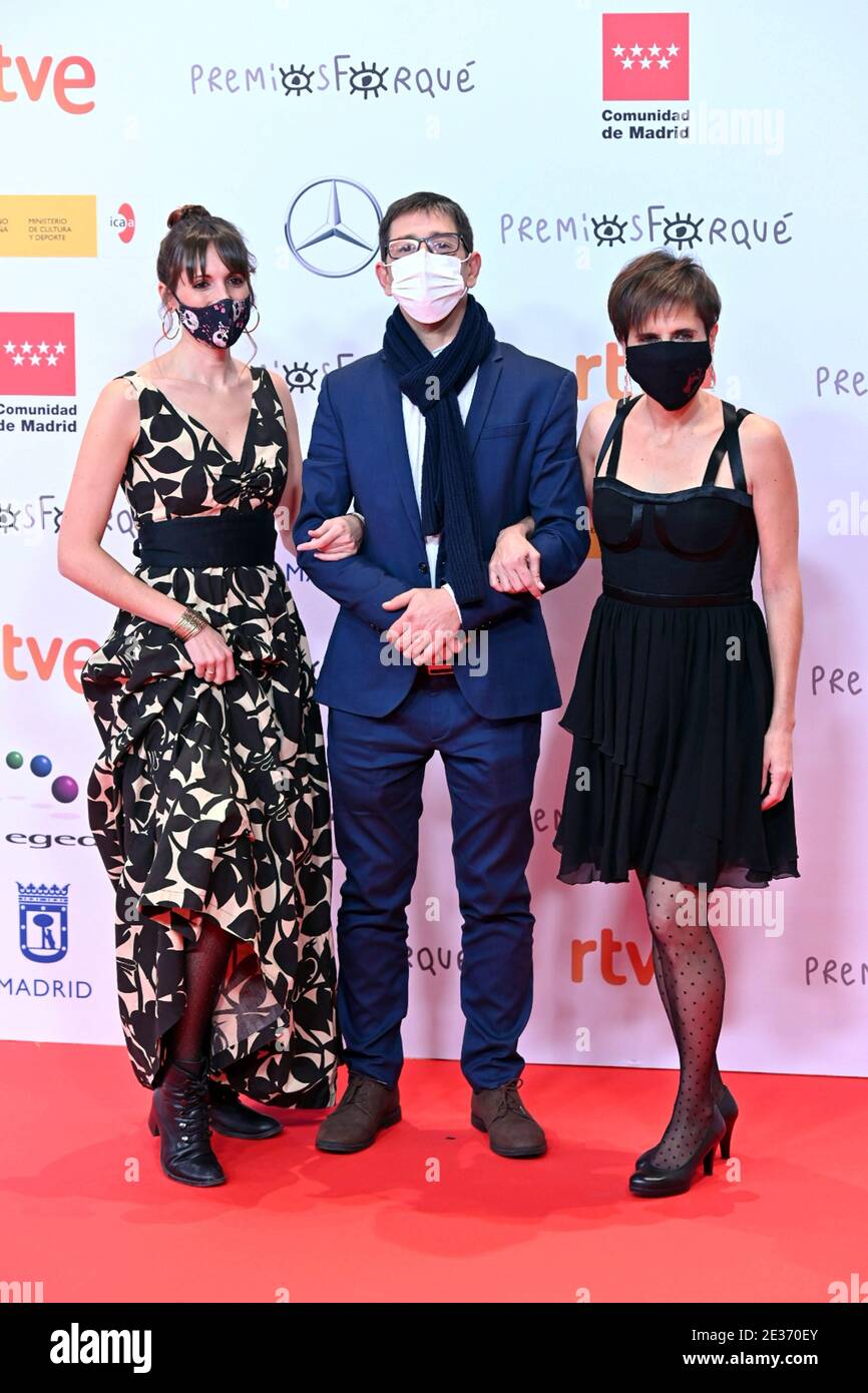 Madrid, Espagne. 16 janvier 2021. Les producteurs du film documentaire 'El Drogas' Maria Guzman, Alejandro Garcia et Rosa Garcia au salon Photocall pour la 26e édition annuelle des Jose Maria Forque Awards à Madrid le samedi 16 janvier 2021. Credit: CORMON PRESSE/Alamy Live News Banque D'Images