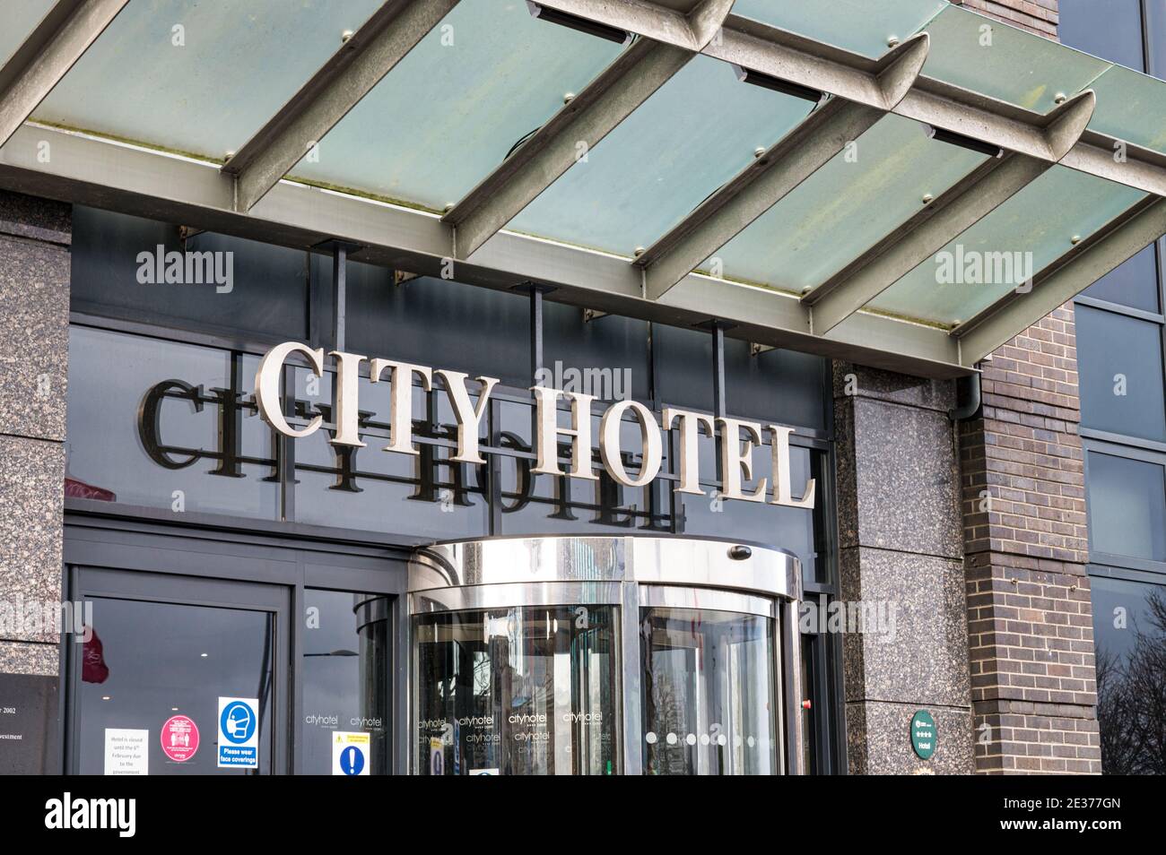 Derry, Irlande du Nord - 16 janvier 2020 : l'entrée de l'hôtel City dans la ville de Derry Banque D'Images