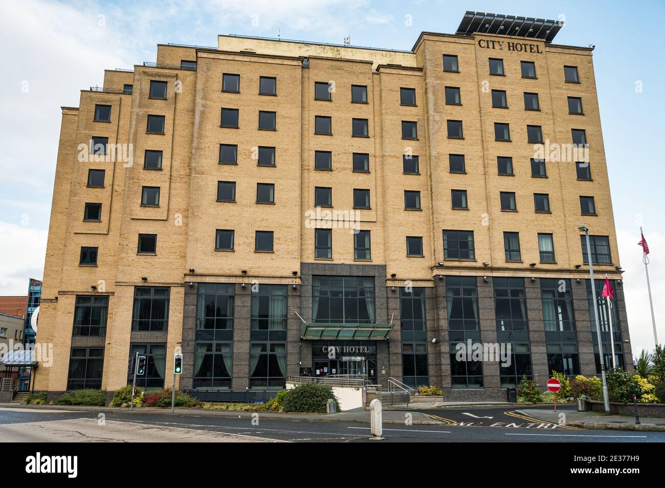 Derry, Irlande du Nord - 16 janvier 2020 : l'hôtel de ville dans le centre de la ville de Derry Banque D'Images