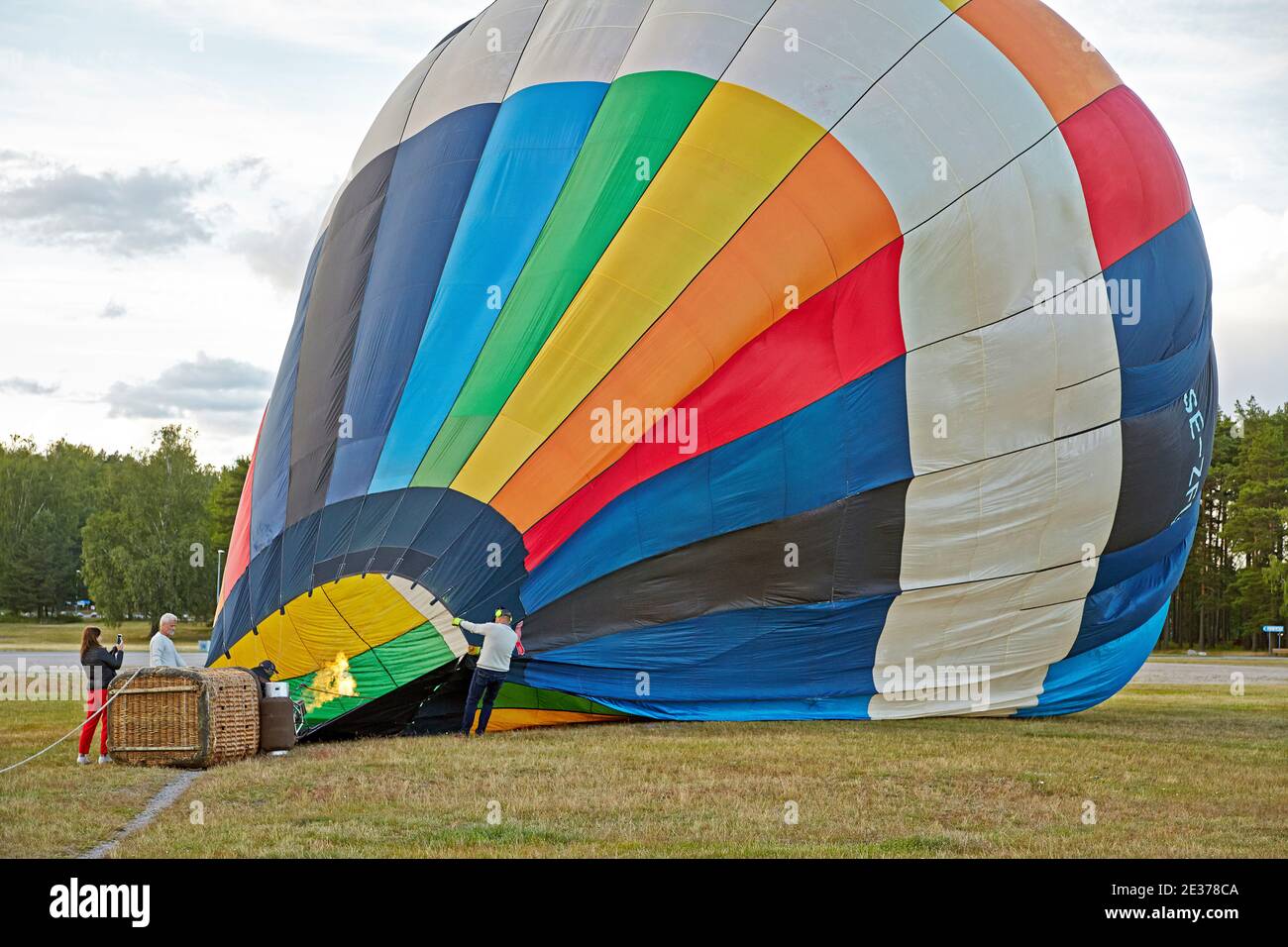 Un ballon d'air chaud vole en vol à Malmkoping en Suède Banque D'Images