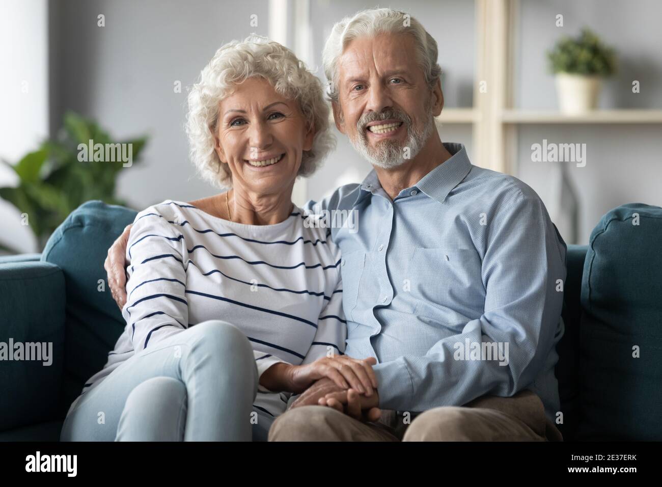 Portrait d'un heureux couple de famille à la retraite d'âge moyen. Banque D'Images