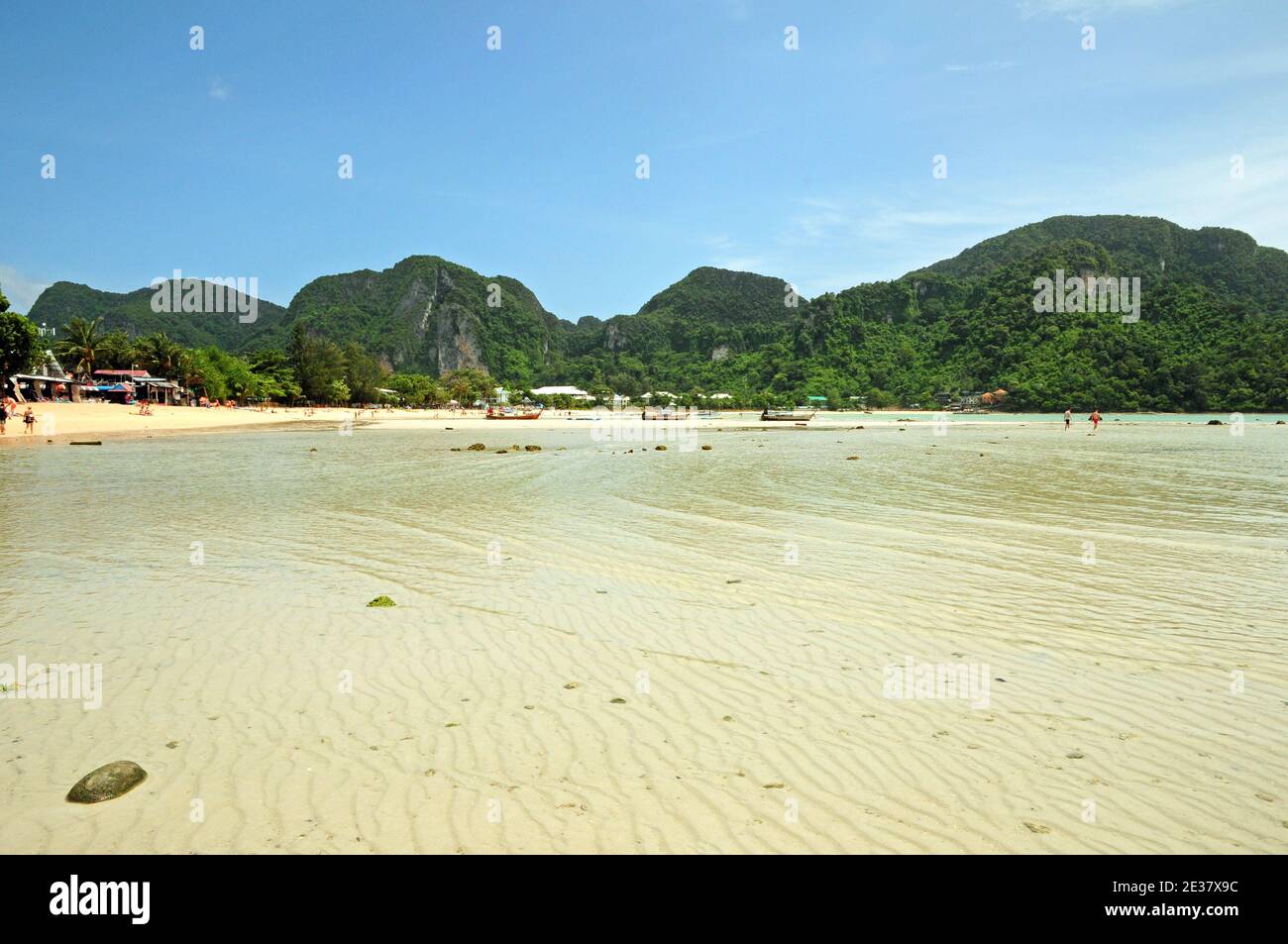 La plage tropicale de Loh Dalum sur Ko Phi Don. Banque D'Images