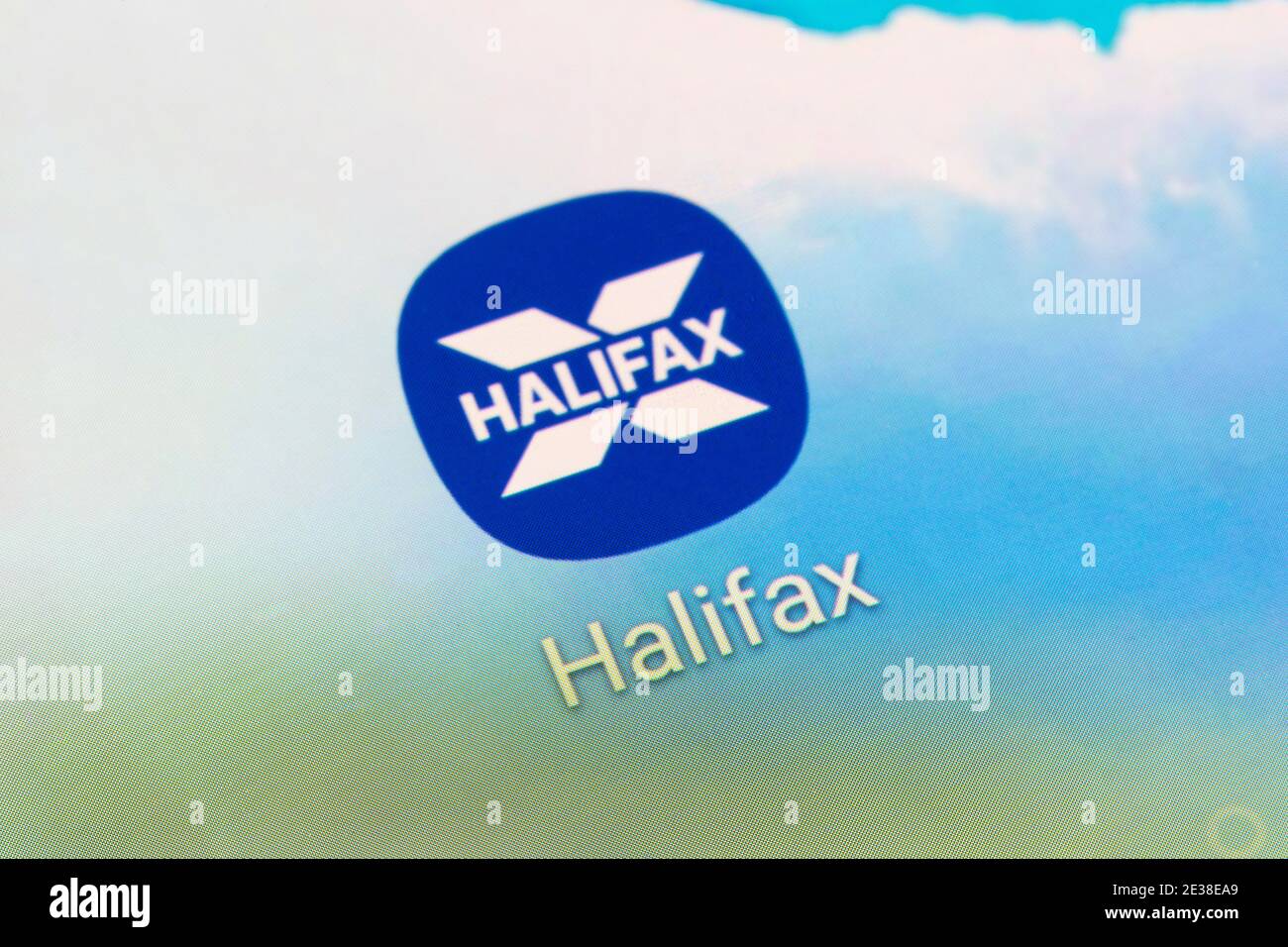 Gros plan du logo de l'application bancaire mobile sur l'écran d'un smartphone. Le Halifax est une marque bancaire britannique au Royaume-Uni Banque D'Images