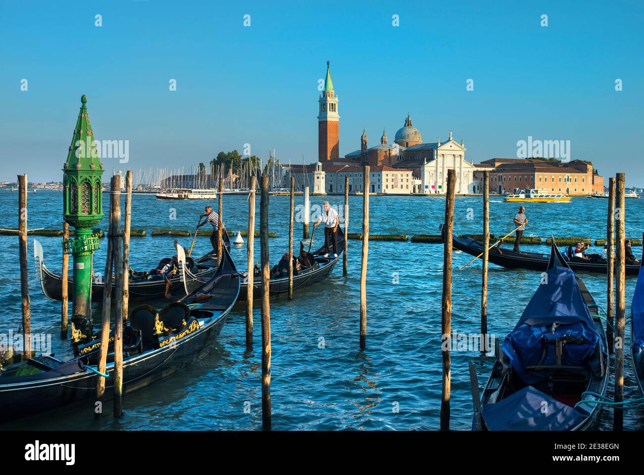 San Giorgio Maggiore Église avec des gondoles, Venise, Italie Banque D'Images