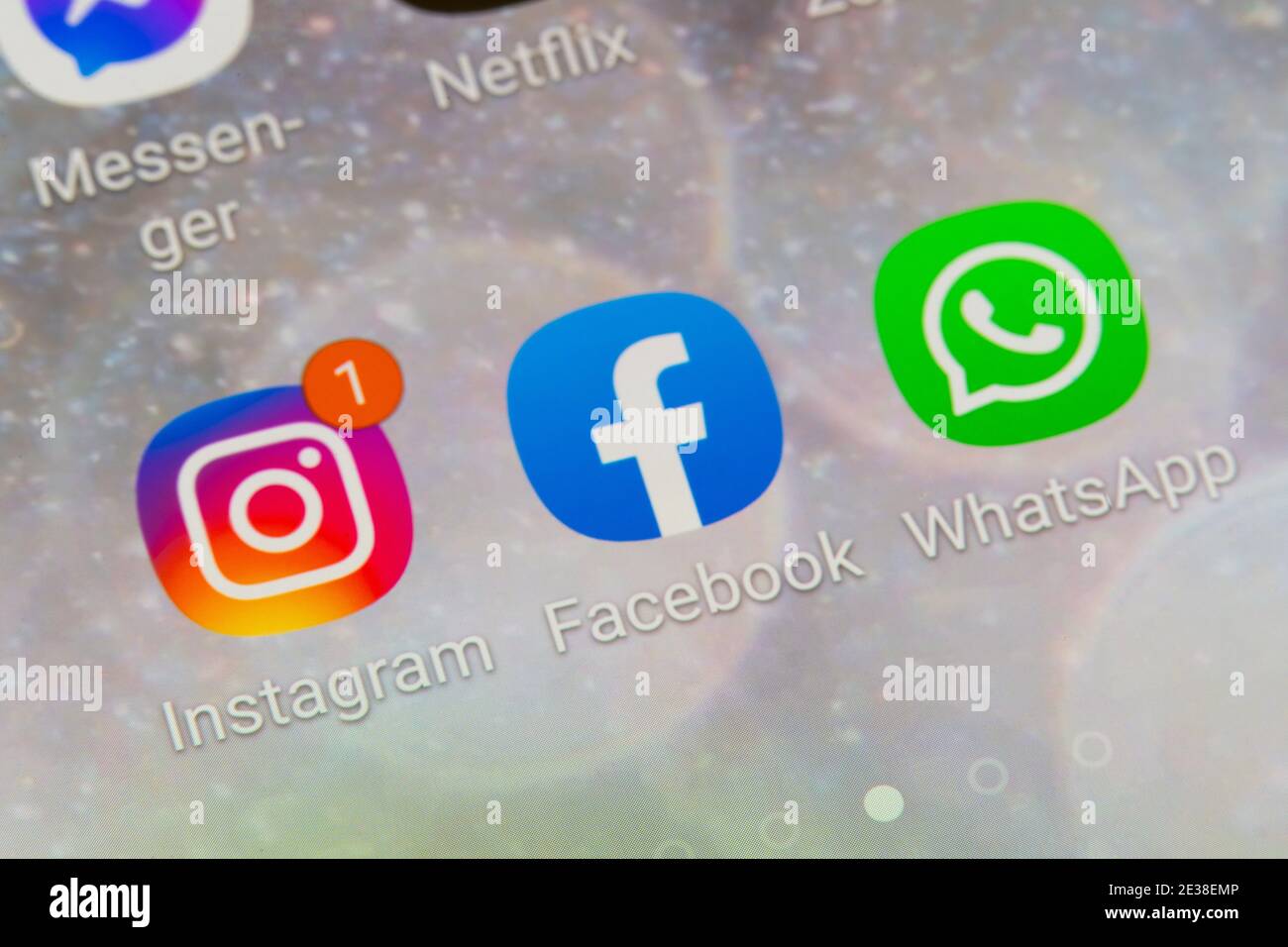 Un trio d'applications détenues par Facebook : Facebook, WhatsApp et Instagram. Un gros plan des applications sur l'écran d'un smartphone Banque D'Images