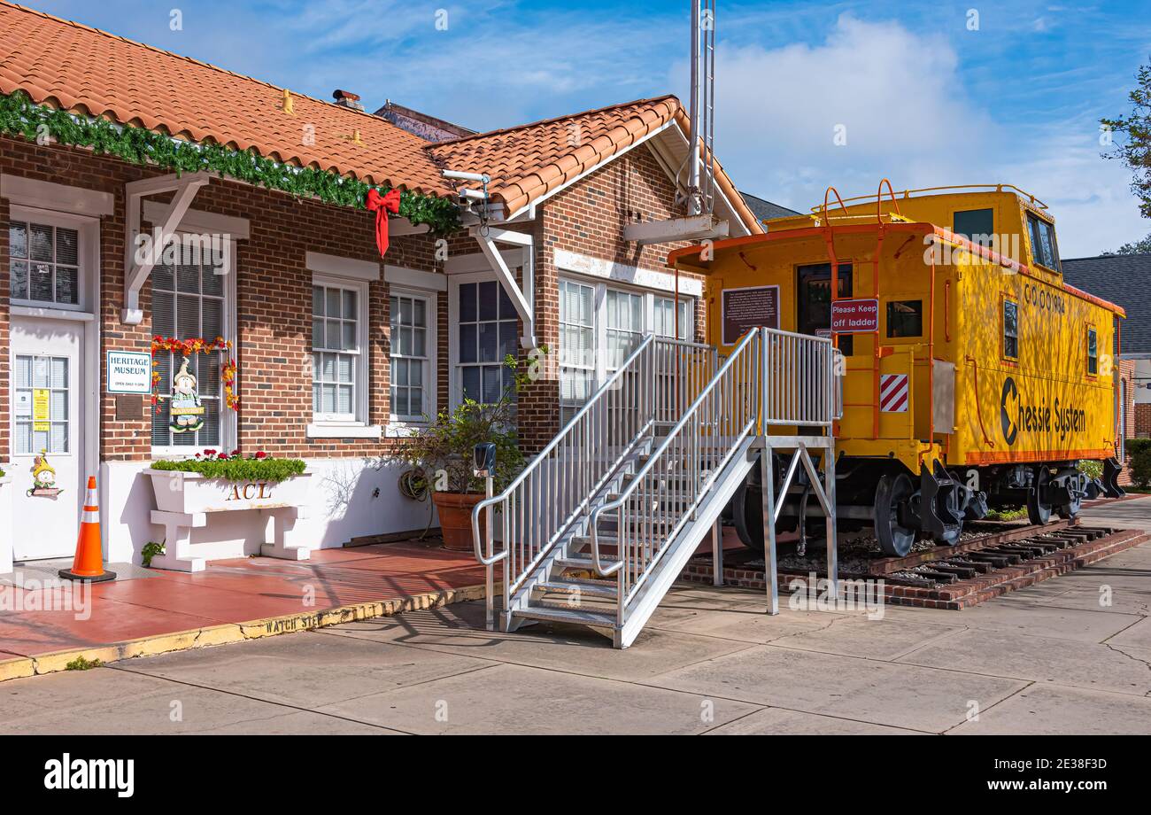 Winter Garden Heritage Museum avec caboose jaune des années 1940 Chessie Systems le long du West Orange Trail dans le centre-ville Winter Garden, Floride. (ÉTATS-UNIS) Banque D'Images