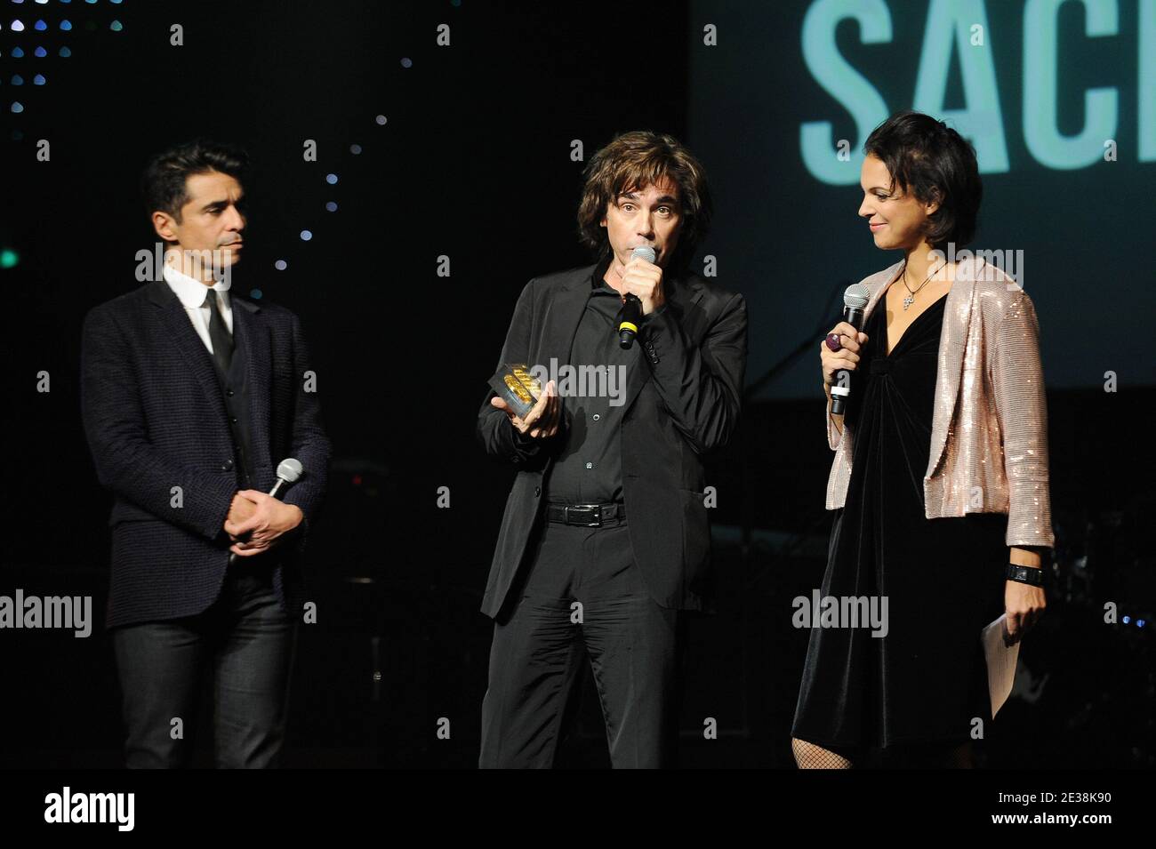 Ariel Wizman, Jean-Michel Jarre et Isabelle Giordano assistant au "Prix de  la Sacem 2010" au Théâtre Marigny à Paris, France, le 29 novembre 2010.  Photo de Nicolas Briquet/ABACAPRESS.COM Photo Stock - Alamy