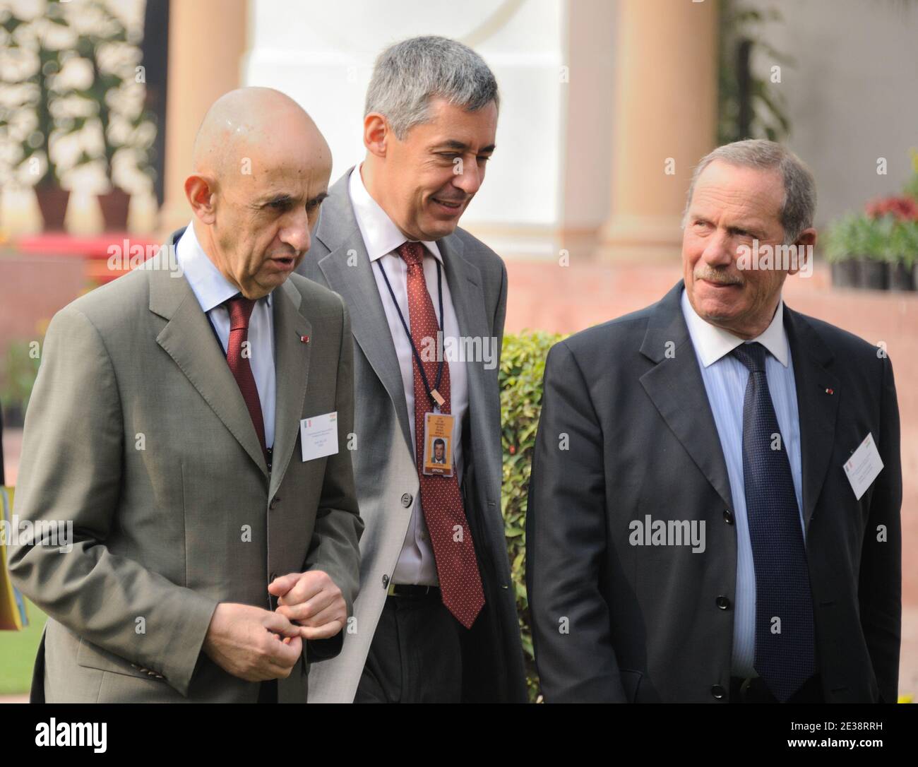 Louis Gallois, Henri Gaino et Charles Edelstenne. Le président français Nicolas Sarkozy rencontre le Premier ministre Manmohan Singh à la Maison Hyderabad. Ils ont une réunion de travail et assistent à une cérémonie de signature avant une conférence de presse. New Delhi, INDE-6/12/2010 Banque D'Images