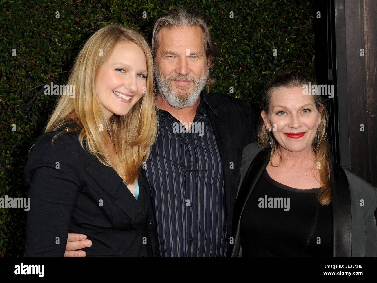 Jeff Bridges, membre du casting, et sa femme Susan Bridges et sa fille  Isabelle Bridges assistent à la projection de l'industrie « True Grit » à  l'Academy of Motion Picture Arts and