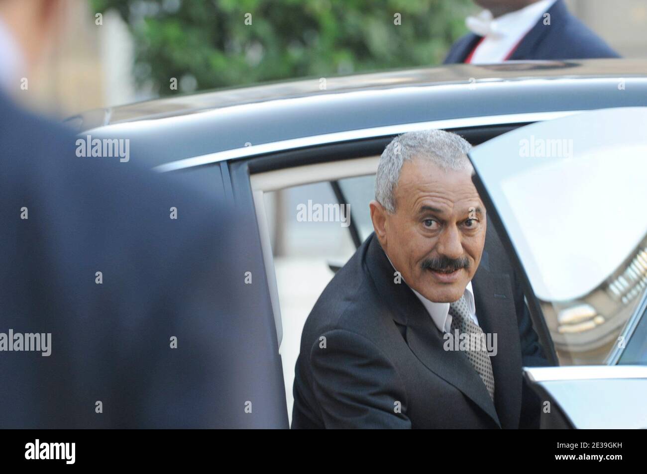 Le Président du Yémen, Ali Abdullah Saleh, quitte Elysée après une réunion à Paris, en France, le 12 octobre 2010. Photo par Ammar Abd Rabbo/ABACAPRESS.COM Banque D'Images