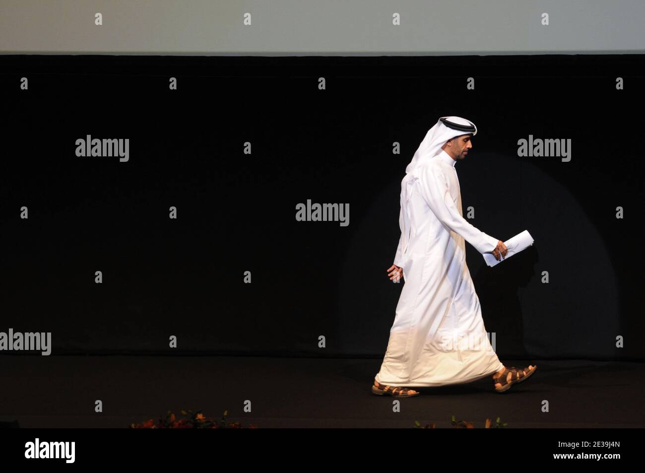 Mohammed Khalaf Al Mazrouie, président de la Culture et du Patrimoine d'Abu Dhabi, vu lors de la cérémonie d'ouverture du Festival international du film d'Abu Dhabi à Abu Dhabi, Émirats arabes Unis, le 14 octobre 2010. Photo par Ammar Abd Rabbo/ABACAPRESS.COM Banque D'Images