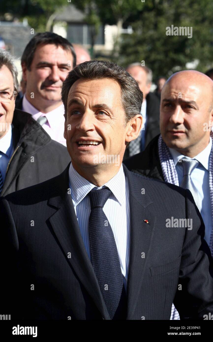 Le président français Nicolas Sarkozy est photographié lors de sa visite sur la ruralité à Bonneval, centre de la France, le 21 octobre 2010. Photo de Ludovic/Pool/ABACAPRESS.COM Banque D'Images