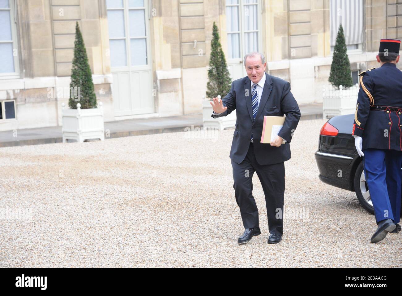 Le ministre français des Affaires urbaines, Maurice Leroy, assistait le 17 novembre 2010 à la première réunion du conseil hebdomadaire du nouveau gouvernement à l'Elysée Palace à Paris. Photo de Mousse/ABACAPRESS.COM Banque D'Images