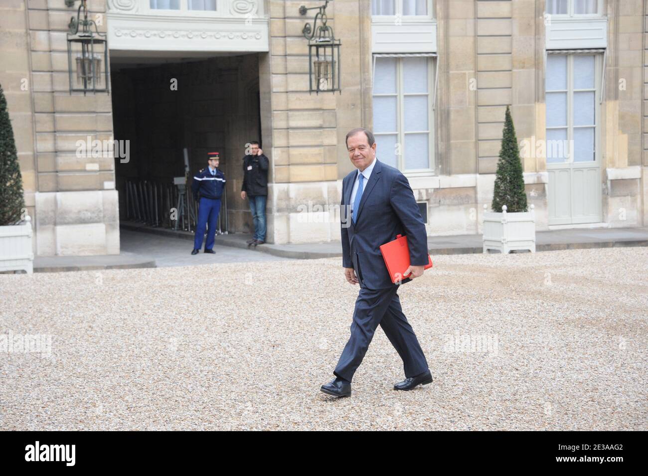 Le ministre français des relations avec le Parlement, Patrick Ollier, a assisté le 17 novembre 2010 à la première réunion du conseil hebdomadaire du nouveau gouvernement à l'Elysée Palace de Paris. Photo de Mousse/ABACAPRESS.COM Banque D'Images