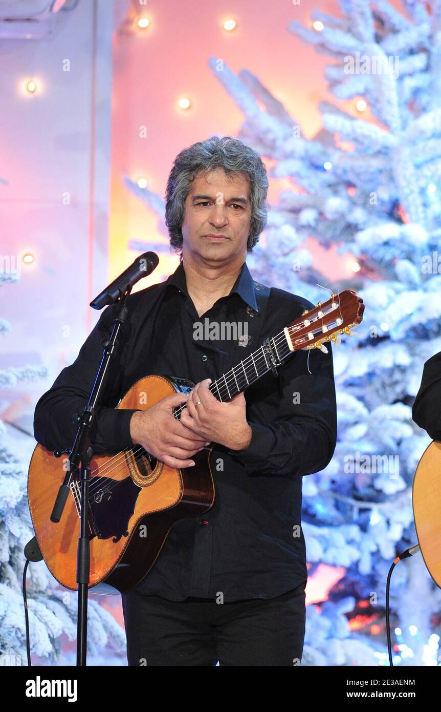 Jean-Pierre Cargol lors de l'enregistrement de l'émission Dimanche a Paris,  France, le 21 décembre 2010. Photo Max Colin/ABACAPRESS.COM Photo Stock -  Alamy