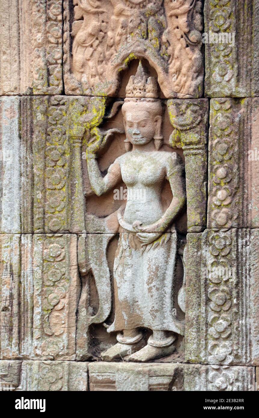 Sculpture murale avec une danseuse apsara à Nokor Bachey Pagoda (Wat Nokor), Kampong Cham, Cambodge Banque D'Images