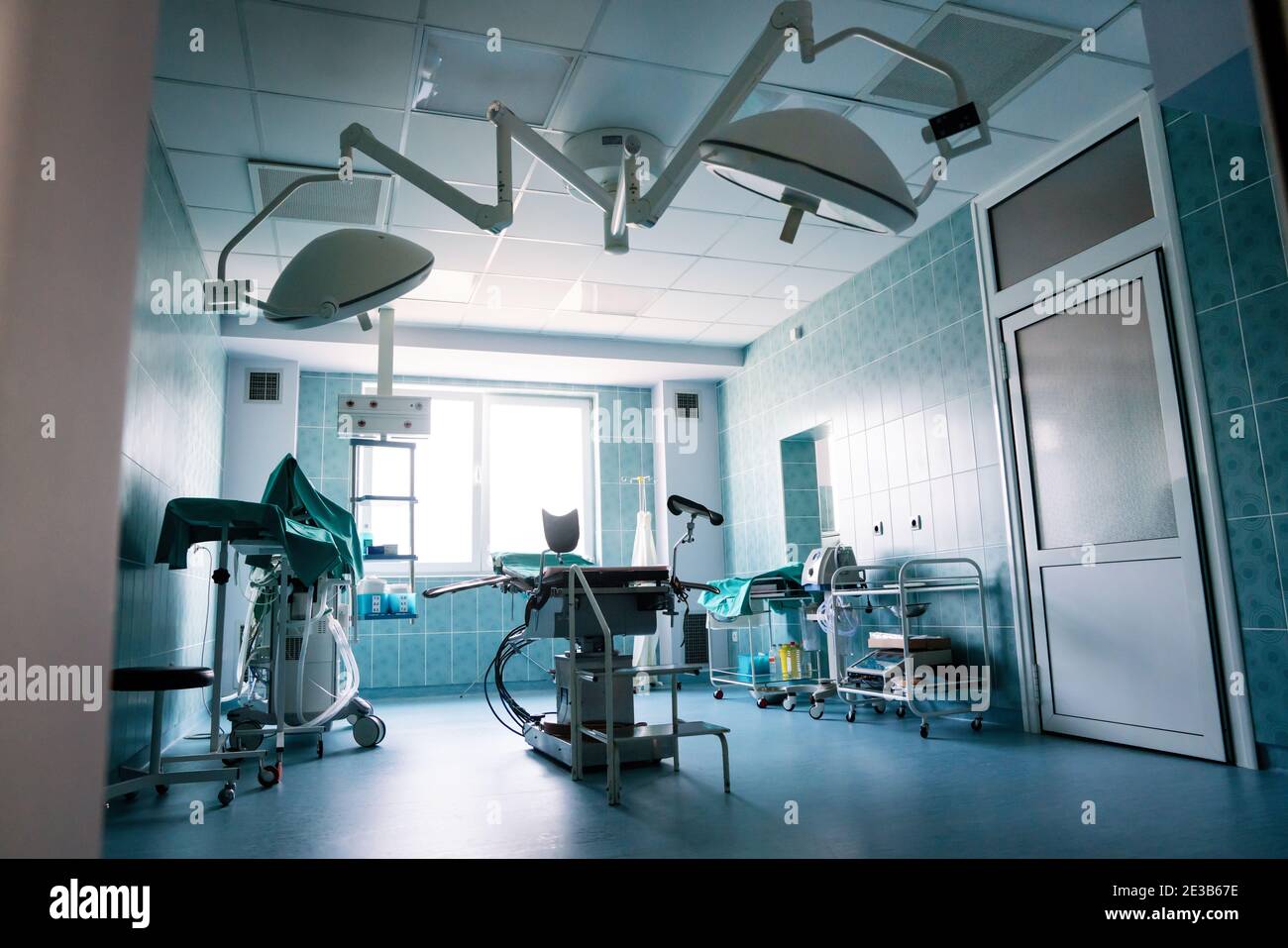 L'équipement et des appareils médicaux en salle d'opération moderne Banque D'Images L'équipement et des appareils médicaux en salle d'opération moderne Banque D'Images