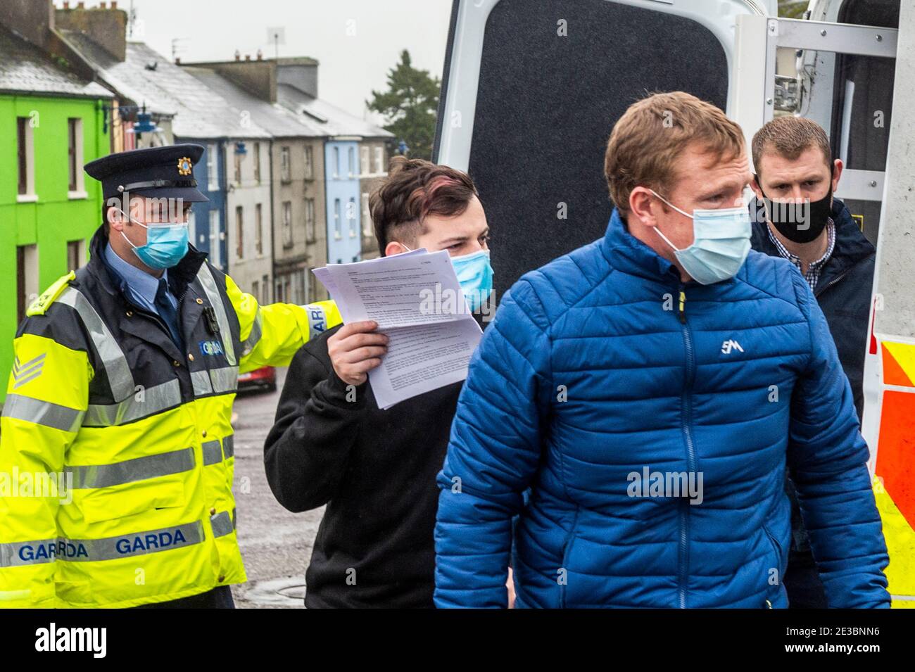 Bandon, West Cork, Irlande. 18 janvier 2021. Les deux personnes accusées d'un cambriolage aggravé à Skibbereen ont comparu hier devant le tribunal de district de Bandon ce matin. Paul Teal et Nicole Robinson ont été cloués par le juge Colin Roberts pour comparaître devant le tribunal de district de Skibbereen le 26 janvier. Crédit : AG News/Alay Live News Banque D'Images