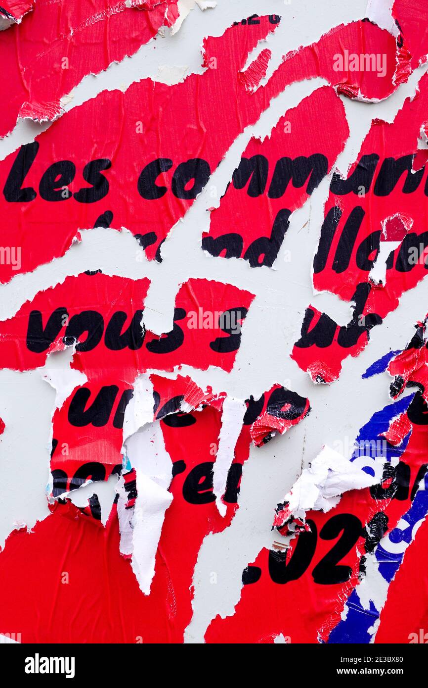 Affiche déchirée du Parti communiste français (PCF), Bron, France Banque D'Images