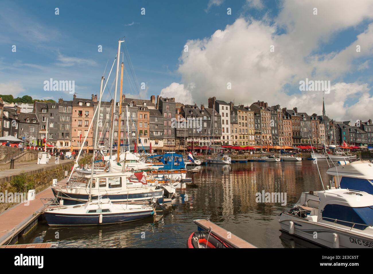 Le vieux port (vieux bassin) de Honfleur, Normandie, France Banque D'Images