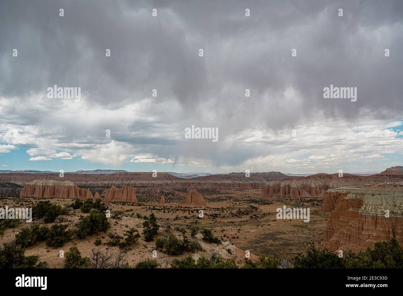 Vue sur la vallée de la cathédrale en été à Capitol Reef Région sauvage du parc national Banque D'Images