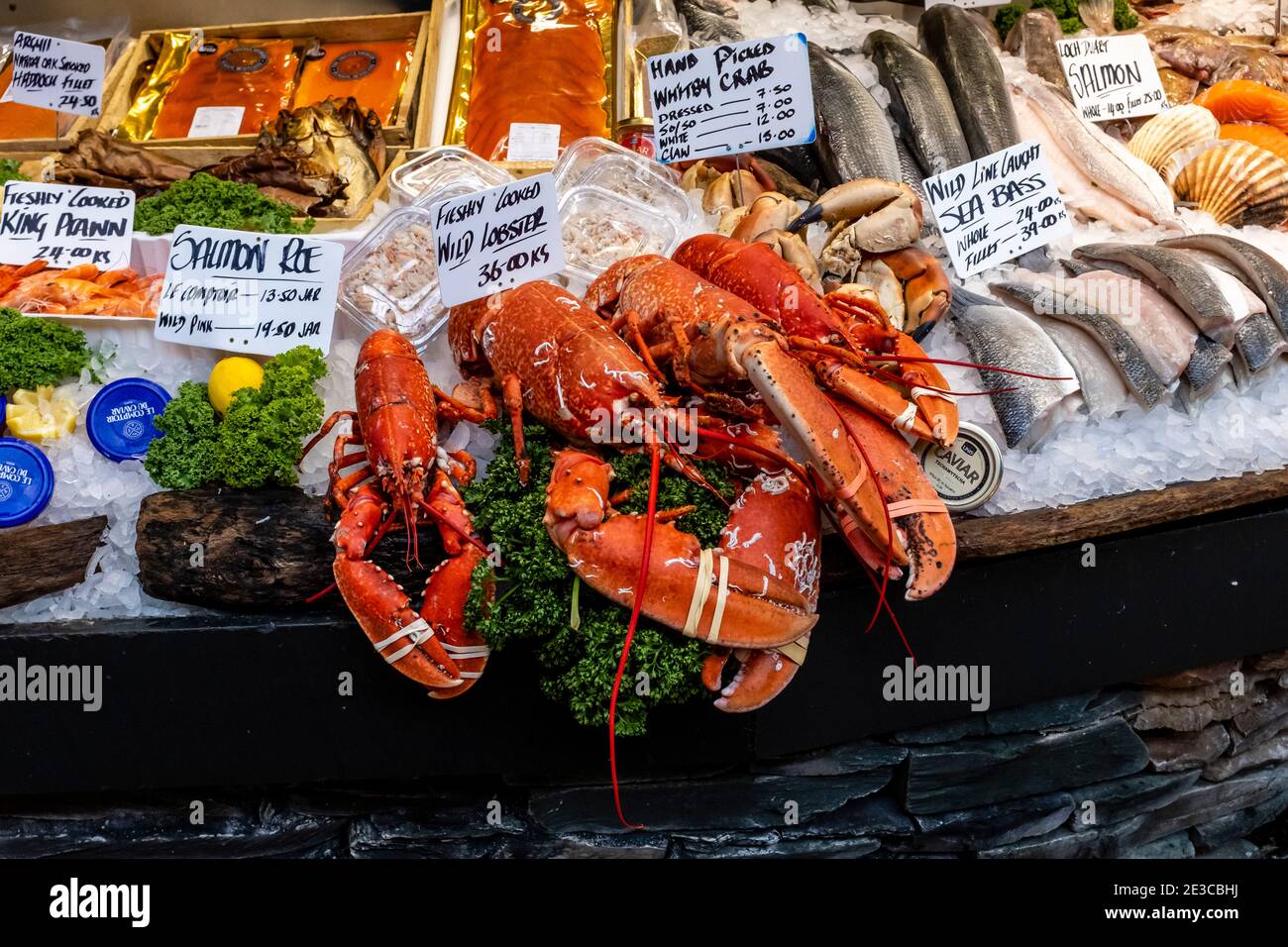 Homards frais à vendre à Borough Market, Londres, Royaume-Uni. Banque D'Images