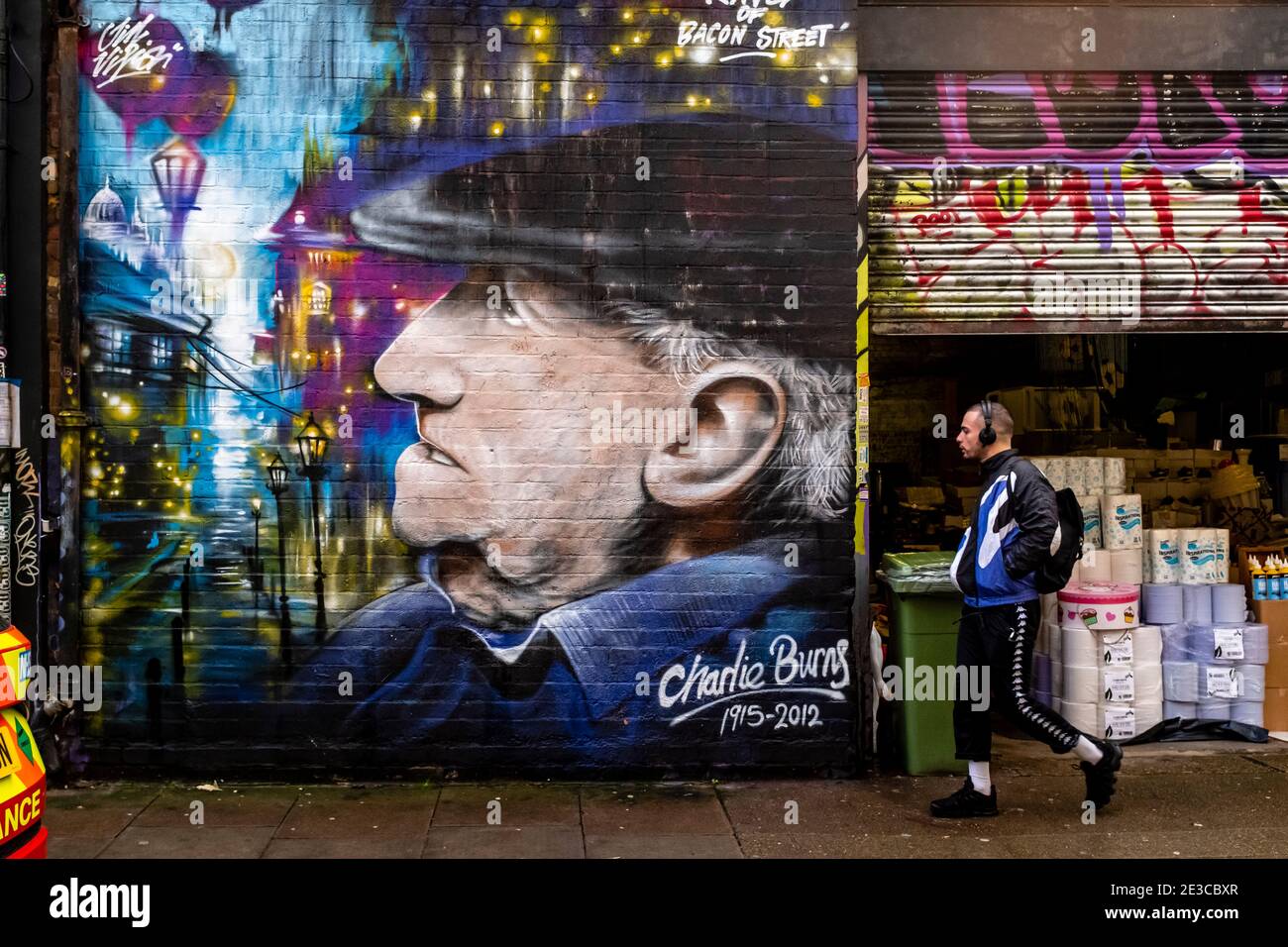 Coloré Street Art/Graffiti dans Brick Lane, Londres, Royaume-Uni. Banque D'Images