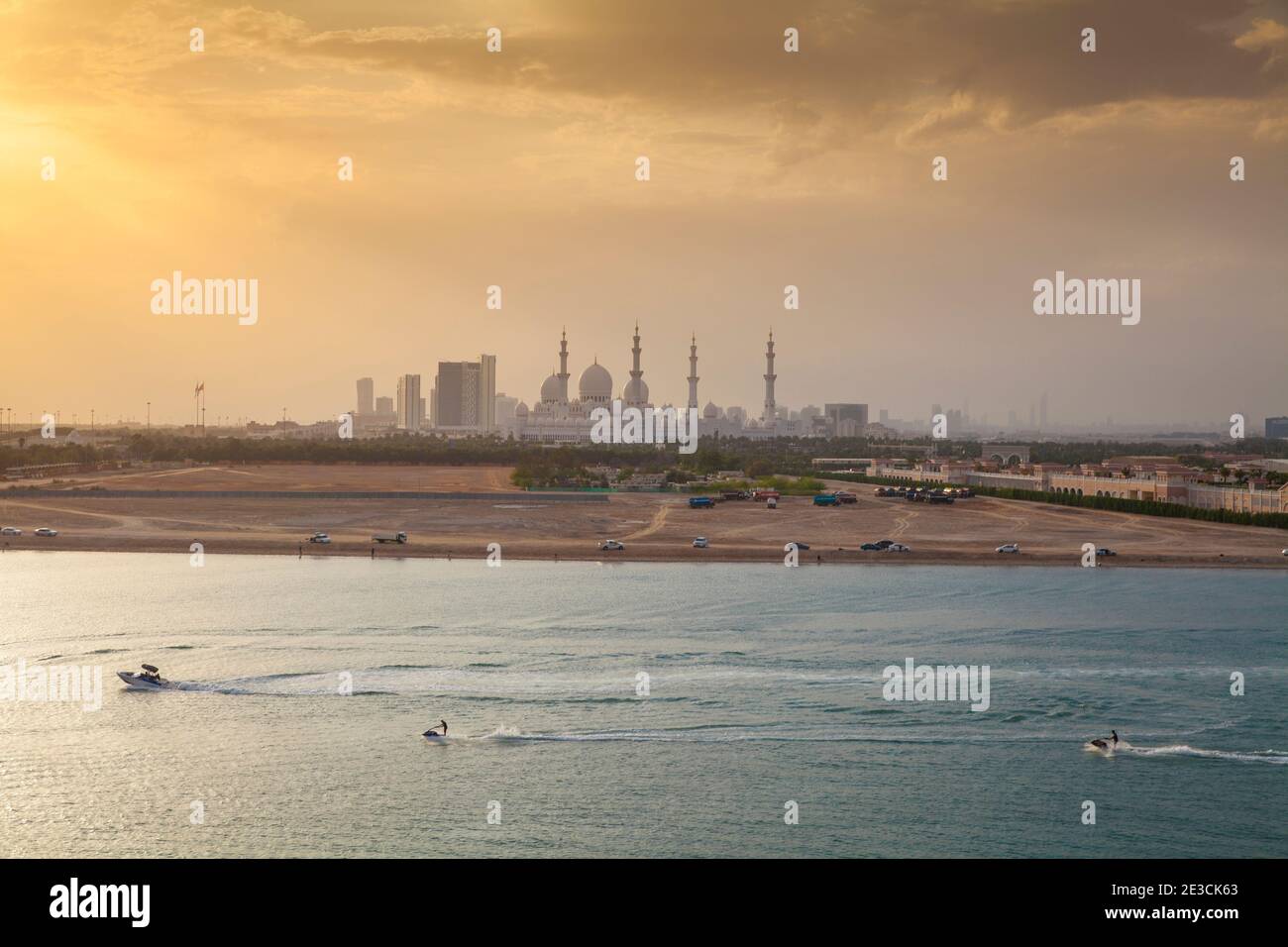 Emirats Arabes Unis, Abu Dhabi, vue de la Grande Mosquée Sheikh Zayed Banque D'Images