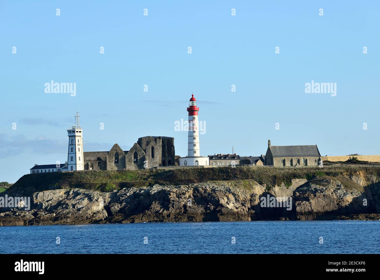 Plougonvelin (Bretagne, nord-ouest de la France) : l'abbaye, le phare, la chapelle et le sémaphore de la Pointe Saint-Mathieu Banque D'Images