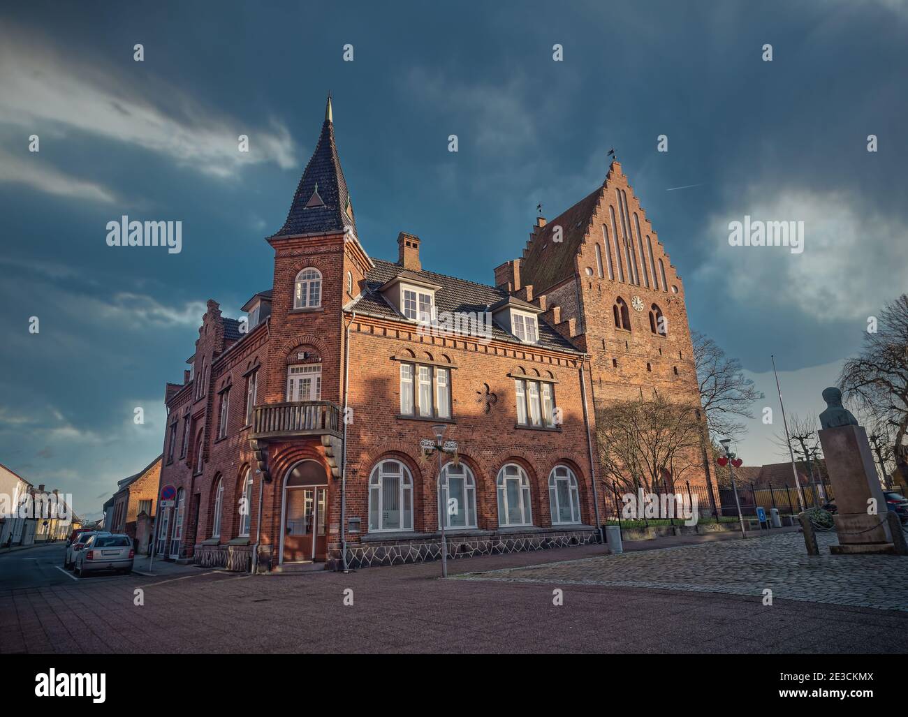 Eglise et place principale à Stubbekoebing Falster dans la campagne du Danemark Banque D'Images