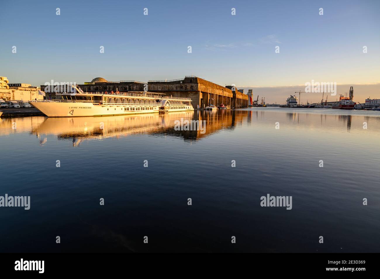 PS Loire Princesse amarrée dans le port de Saint-Nazaire, France Banque D'Images