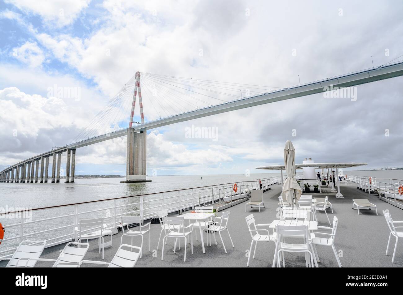 La brigade de pont Sant-Nazaire, qui passe par câble, traverse l'estuaire de la Loire à Saint-Nazaire, en France Banque D'Images
