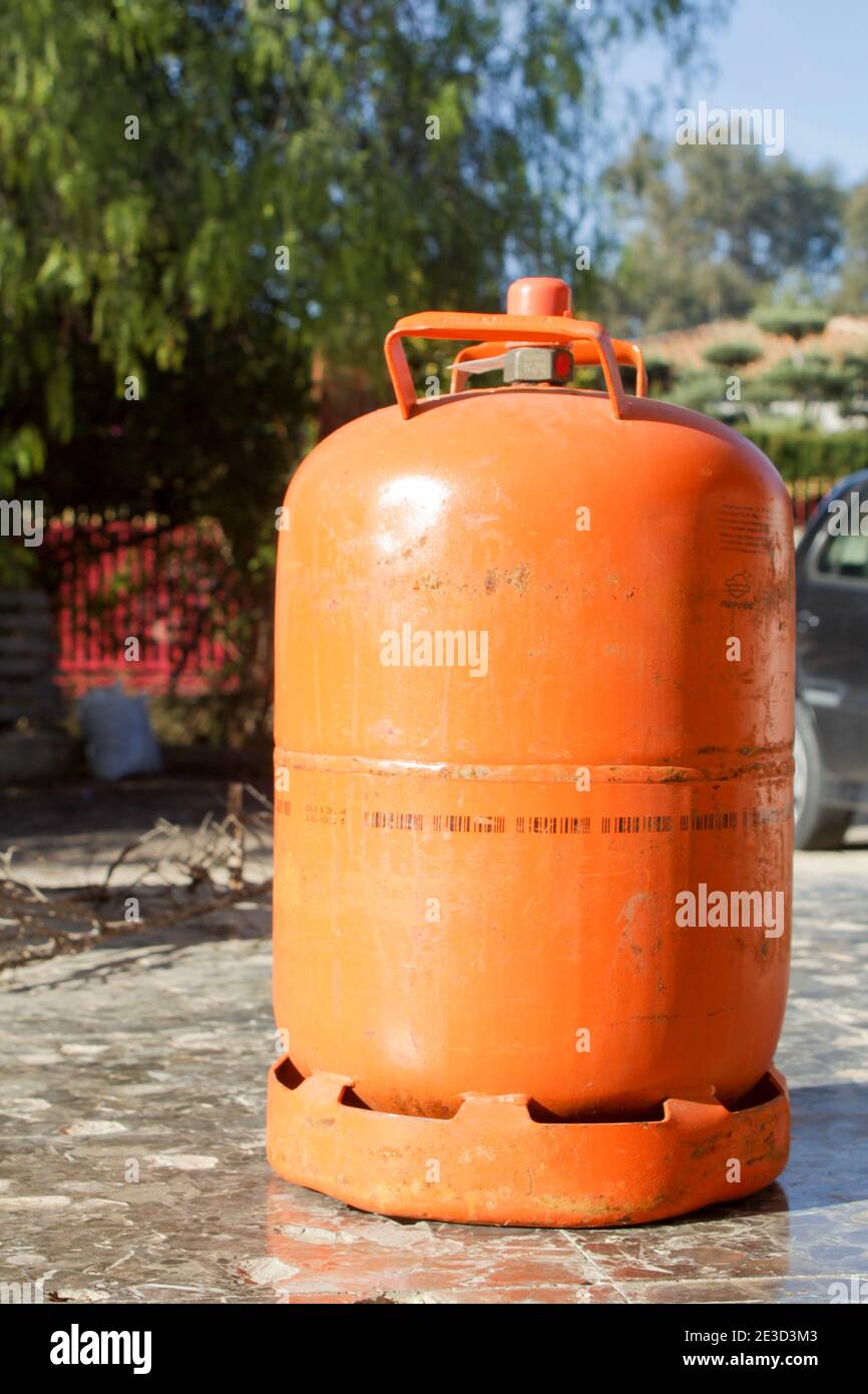 Madrid, Espagne - 17 janvier 2021 : bouteille de gaz au butane métallique  traditionnel chez vous en Espagne Photo Stock - Alamy