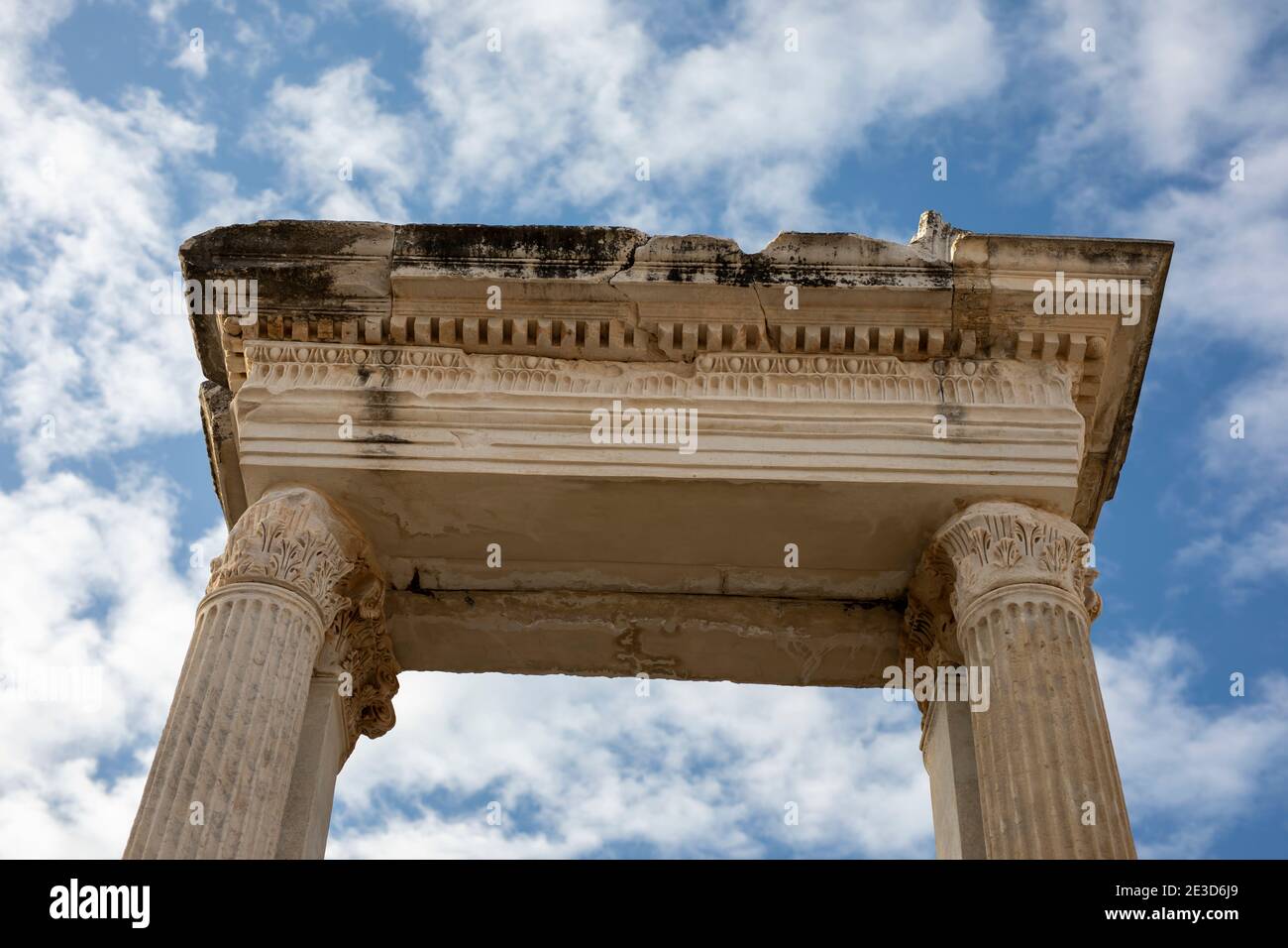 La porte ou la colonne de la ville antique d'Éphèse, Turquie Banque D'Images