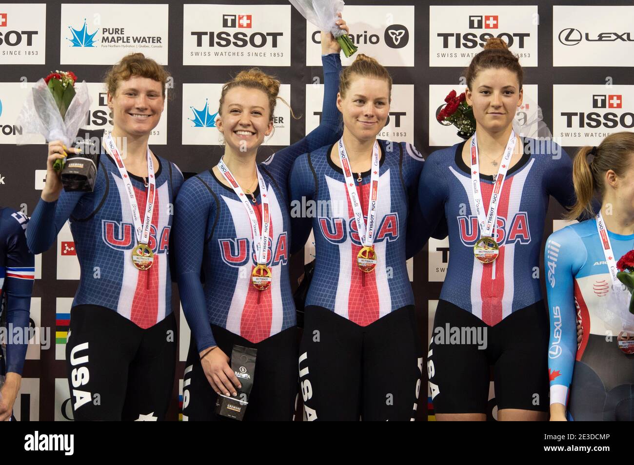 Les pilotes de l’équipe féminine Lilly Williams, Emma White, Jenn Valente et Chloe Dygert des États-Unis sur le podium après avoir remporté la médaille d’or Banque D'Images