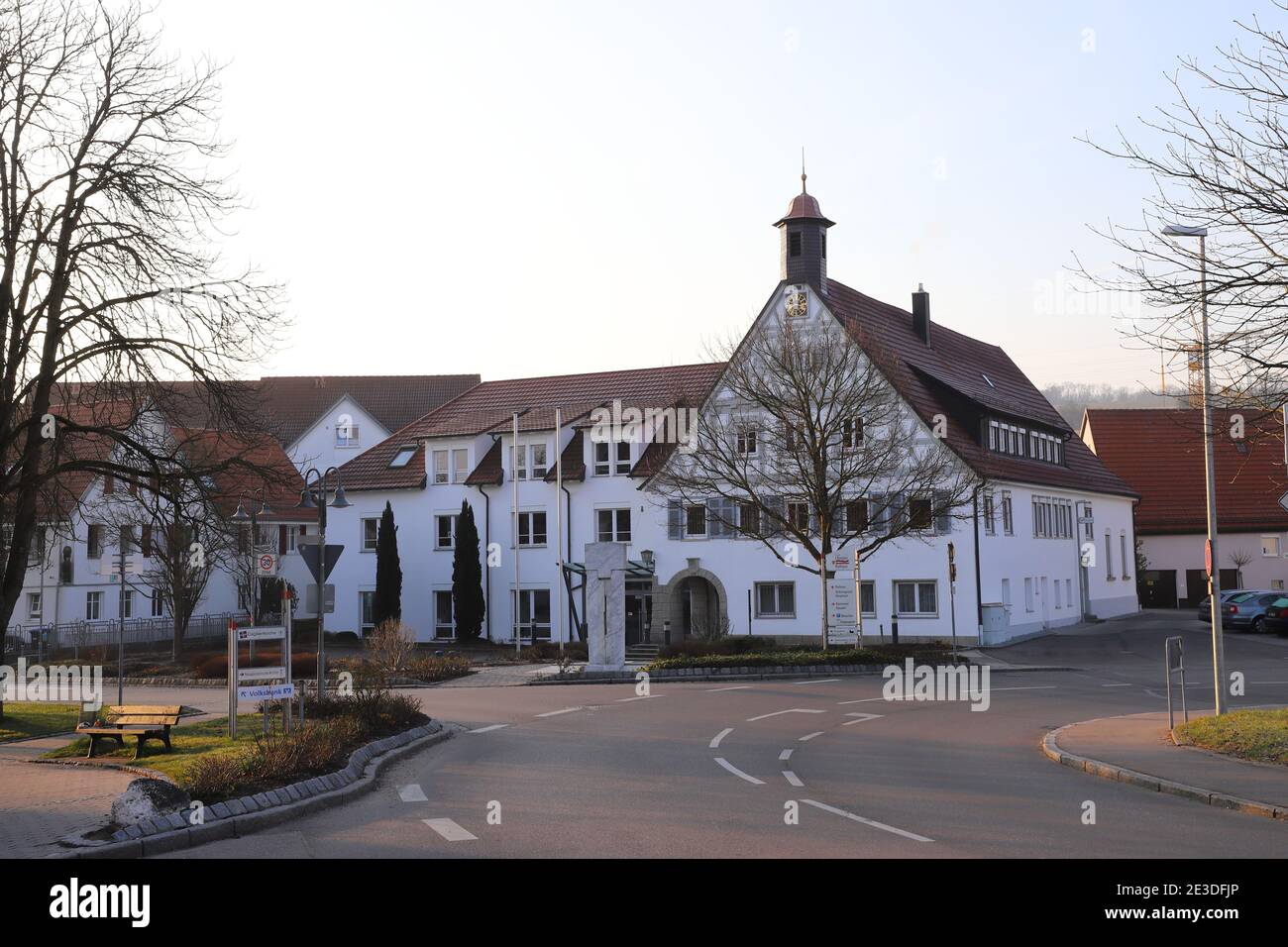 ALLEMAGNE, UHINGEN, SPARWIESER STR., 25 MARS 2018: Vue de la rue Sparwieser à l'hôtel de ville d'Uhingen Banque D'Images