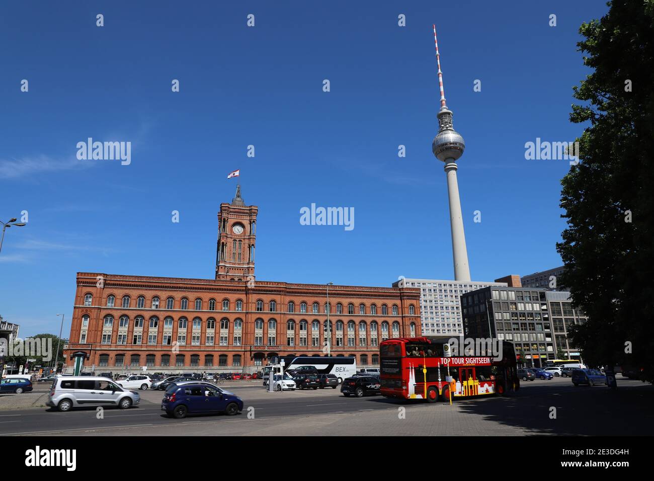 ALLEMAGNE, BERLIN - 08 JUIN 2018 : Rotes Rathaus et Fernsehturm Berlin Banque D'Images