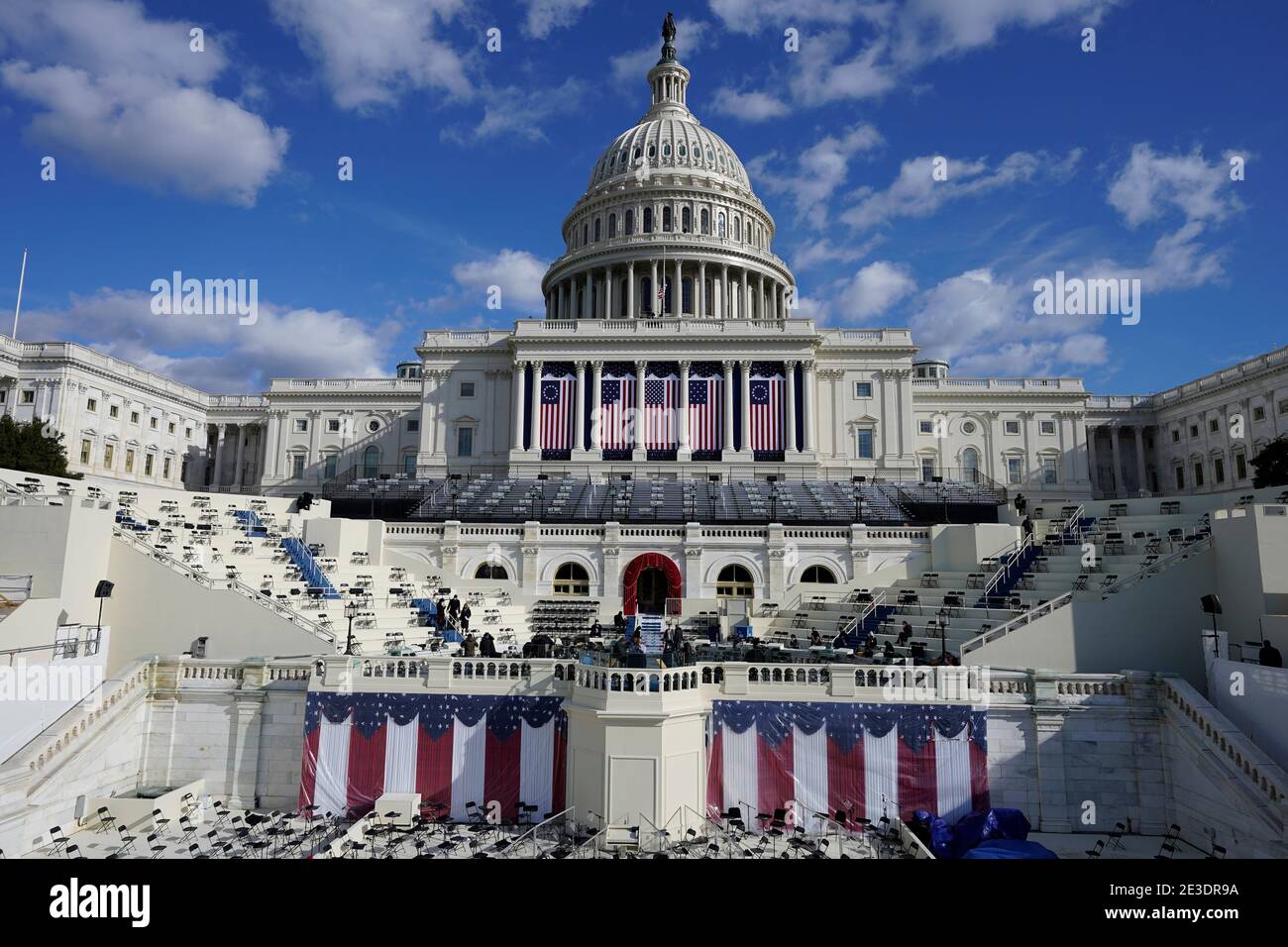 Le Capitole est réadié pour la 59e cérémonie inaugurale du président élu Joe Biden et du vice-président élu Kamala Harris le lundi 18 janvier 2021 au Capitole des États-Unis à Washington. Crédit : Patrick Semansky/Pool via CNP | utilisation dans le monde entier Banque D'Images