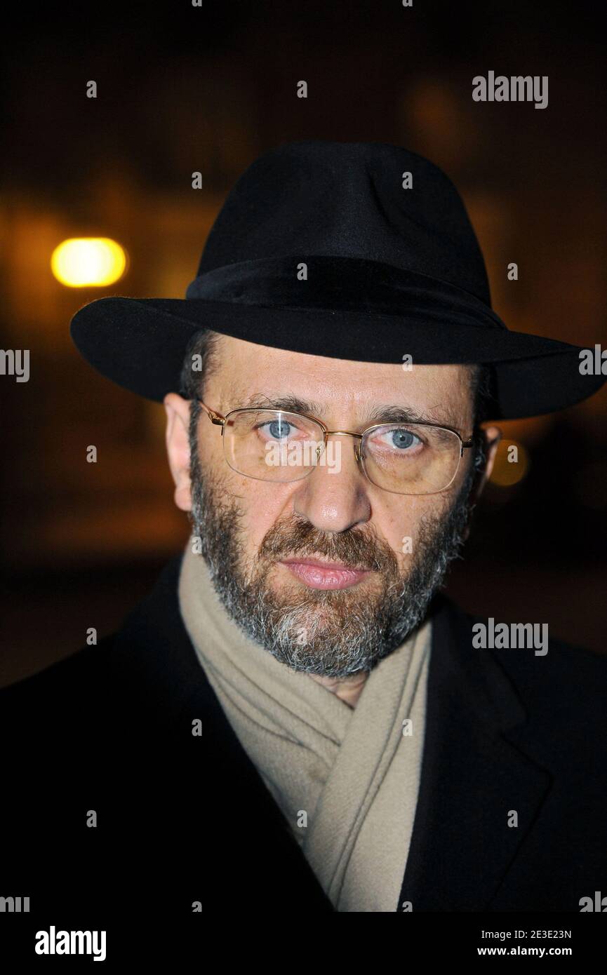 Le chef rabbin de France Gilles Bernheim quitte Elysee Palace après les cérémonies de salutations annuelles du nouvel an aux chefs religieux du Président français à Paris, France, le 12 janvier 2009. Photo de Mousse/ABACAPRESS.COM Banque D'Images