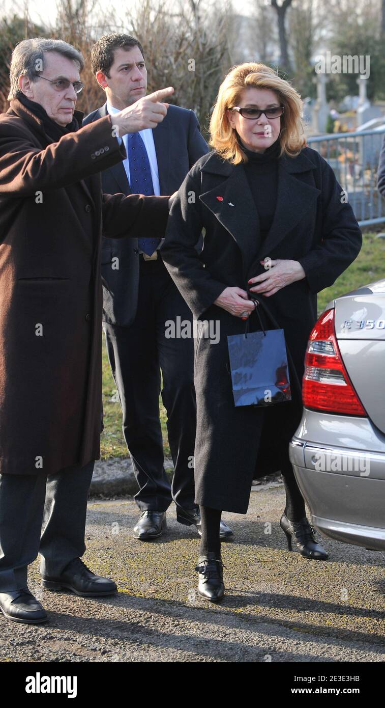 Catherine Deneuve assiste à la cérémonie funéraire du producteur, réalisateur et acteur français Claude Berri au cimetière de Bagneux près de Paris, France, le 15 janvier 2009. Photo par ABACAPRESS.COM Banque D'Images