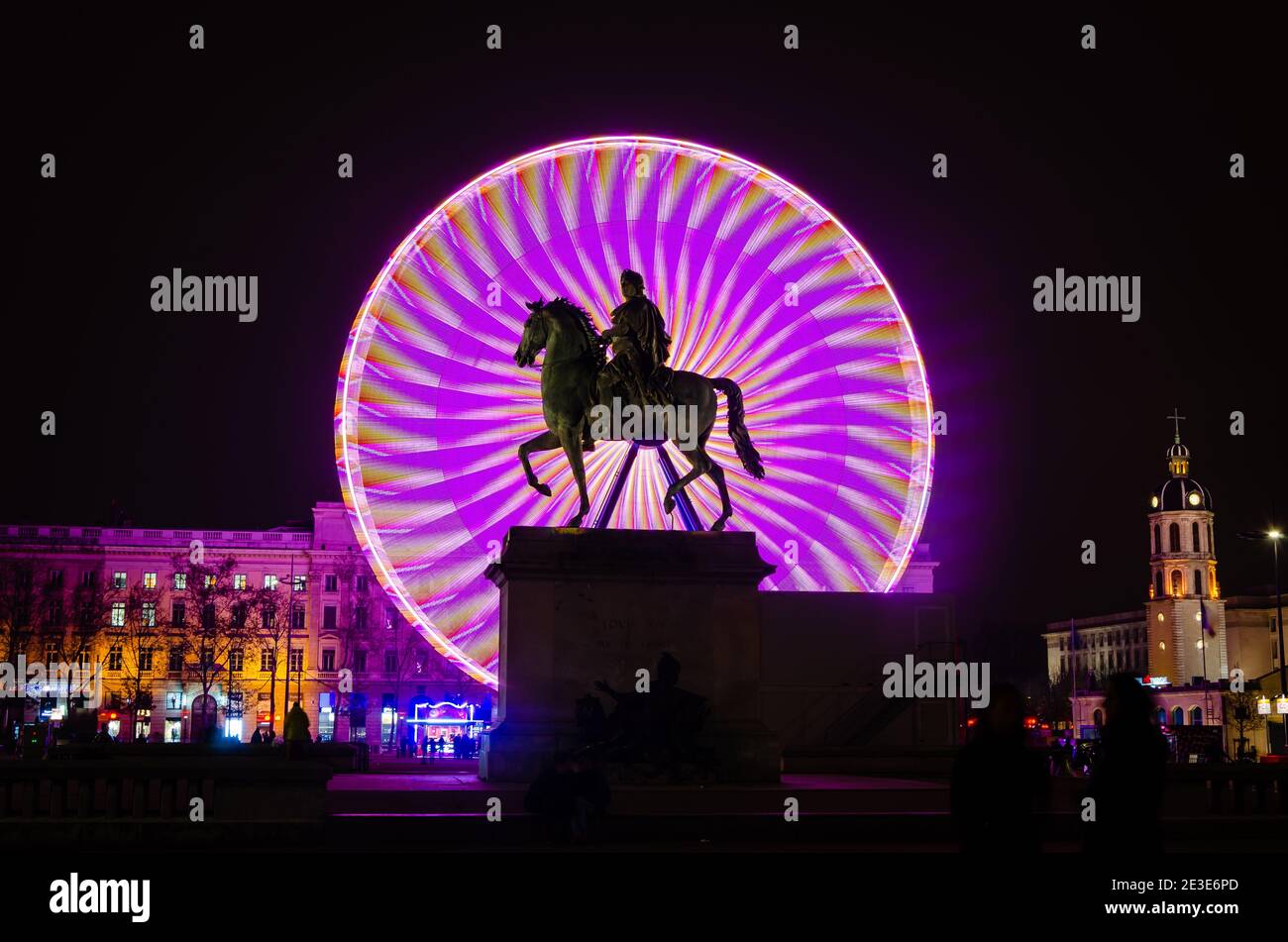 Grande roue de la place Bellecour la nuit, Lyon, France Banque D'Images