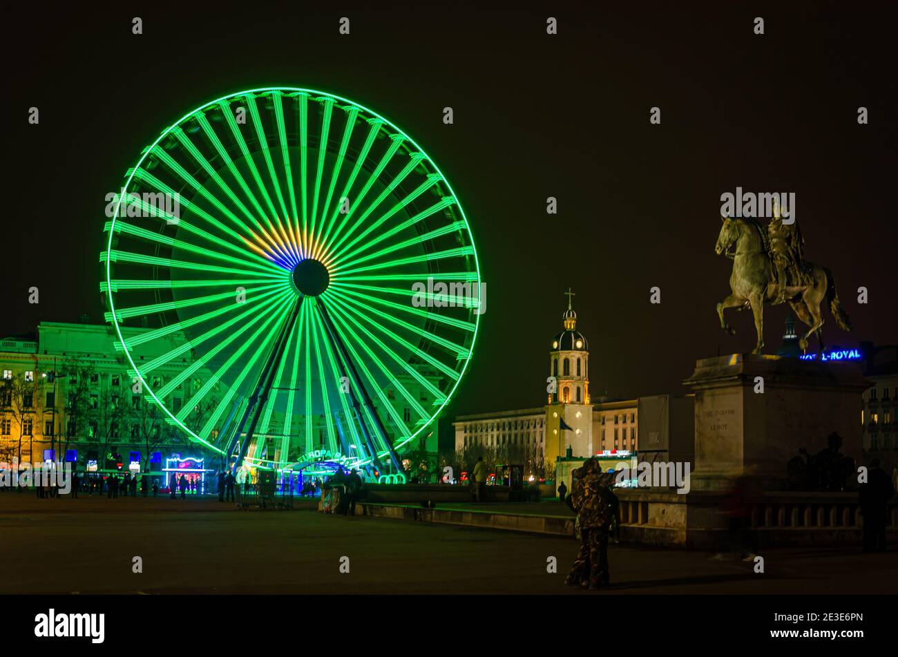 Grande roue de la place Bellecour la nuit, Lyon, France Banque D'Images