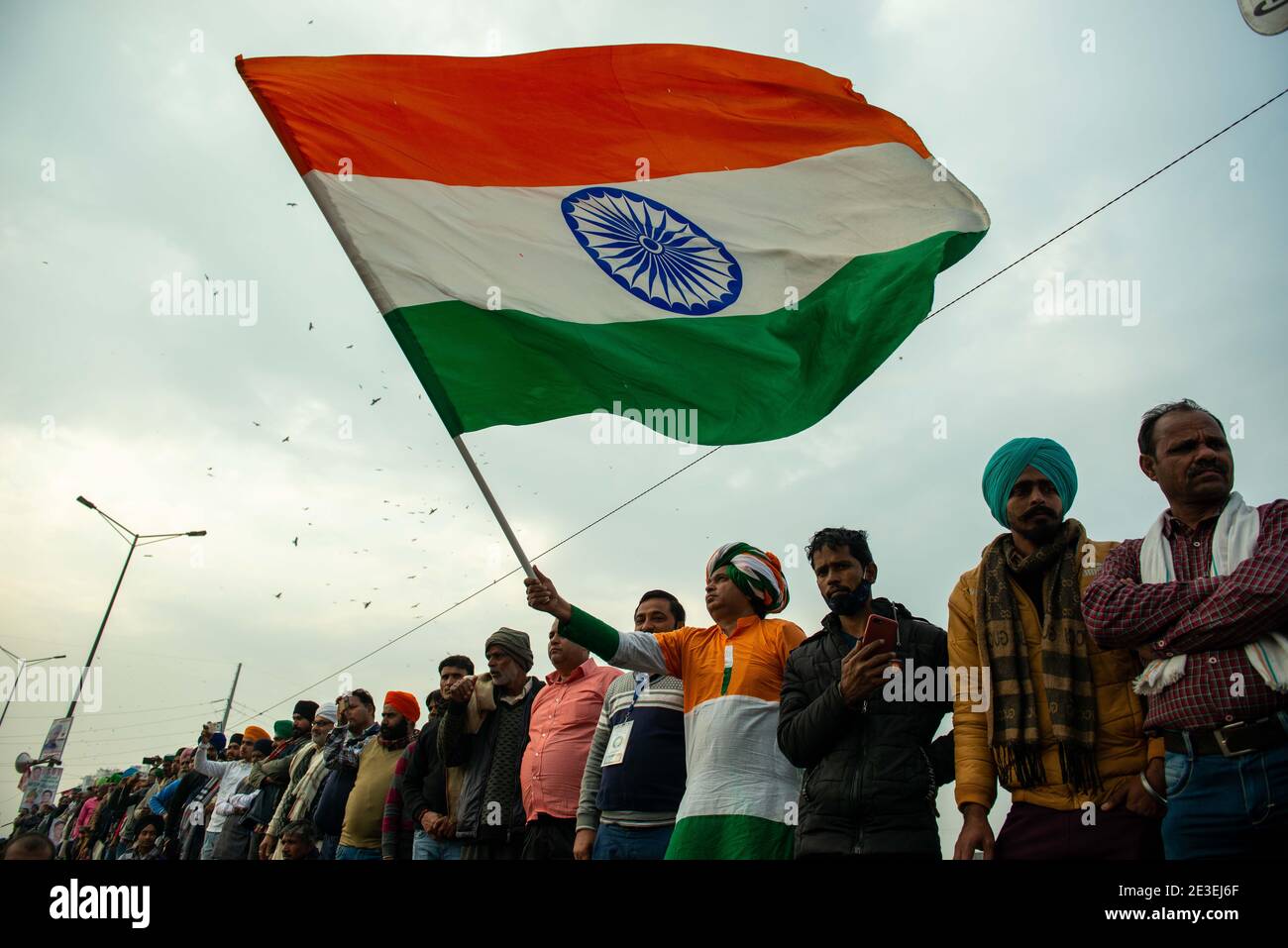 Chacha Hindstani détient un drapeau national indien pendant le match des femmes de Kabaddi.l'agitation des fermiers de Dilli Chalo est entrée dans sa 54ème journée. La dixième série de pourparlers entre le Centre et les dirigeants des syndicats d'agriculteurs devrait se tenir demain. Banque D'Images