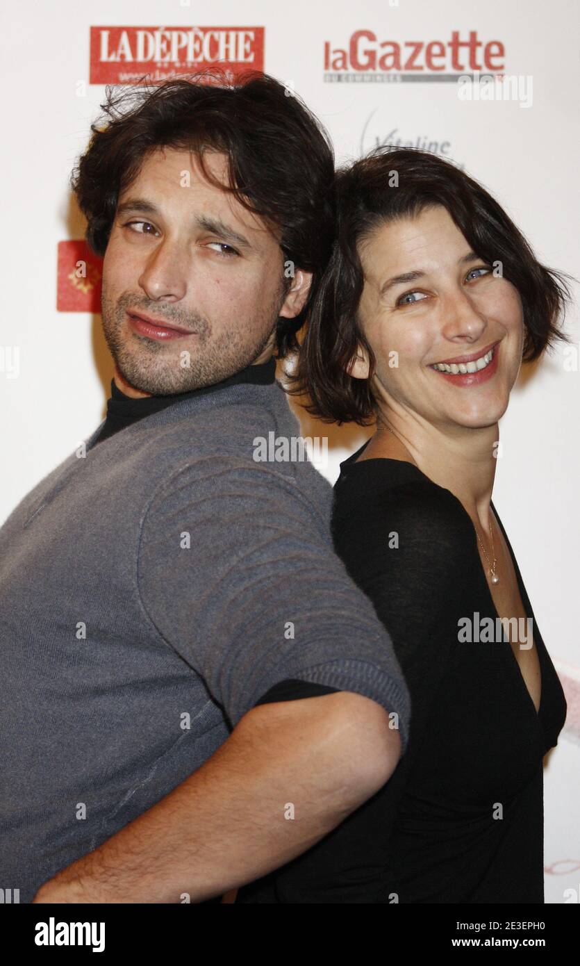 Isabelle Gelinas et Bruno Salomone posent pour le film 'Fais pas ci, fais  pas ca' lors de l'ouverture du 11eme Festival International de la création  Televiselle de Luchon le 4 fevrier 2009.