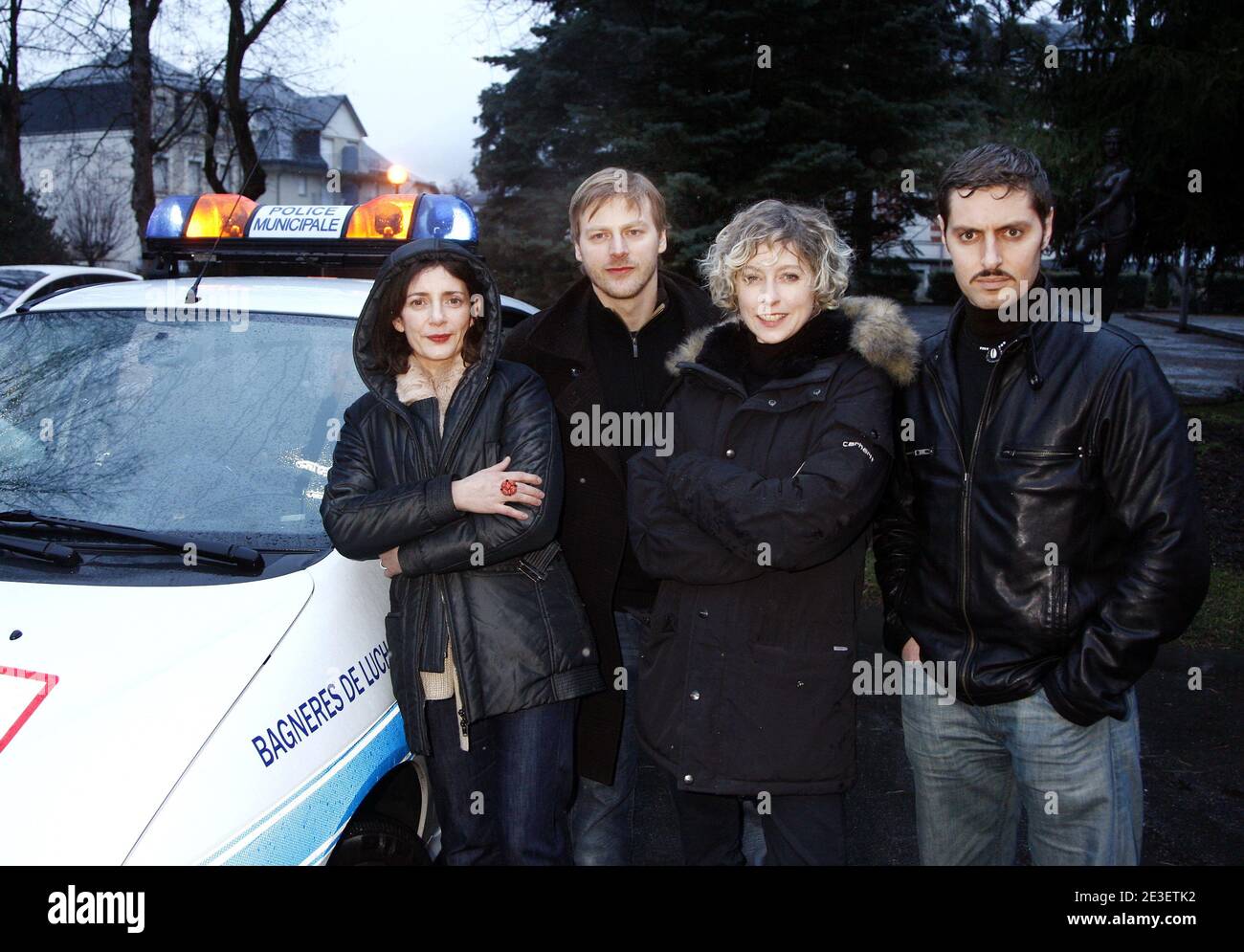 Les membres de la troupe 'PJ' Cecile Richard, Francois Feroleto, Valerie Karsenti, Jalil Narceti, assistent au 11ème Festival du film télévisé de Luchon à Luchon, France, le 6 février 2009. Photo de Patrick Bernard/ABACAPRESS.COM Banque D'Images Les membres de la troupe 'PJ' Cecile Richard, Francois Feroleto, Valerie Karsenti, Jalil Narceti, assistent au 11ème Festival du film télévisé de Luchon à Luchon, France, le 6 février 2009. Photo de Patrick Bernard/ABACAPRESS.COM Banque D'Images