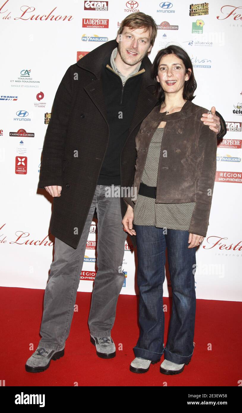 François Feroleto et l'épouse Valerie Karsenti assistent à la cérémonie de clôture du 11e Festival du film de télévision de Luchon, le 7 février 2009. Photo de Patrick Bernard/ABACAPRESS.COM Banque D'Images François Feroleto et l'épouse Valerie Karsenti assistent à la cérémonie de clôture du 11e Festival du film de télévision de Luchon, le 7 février 2009. Photo de Patrick Bernard/ABACAPRESS.COM Banque D'Images