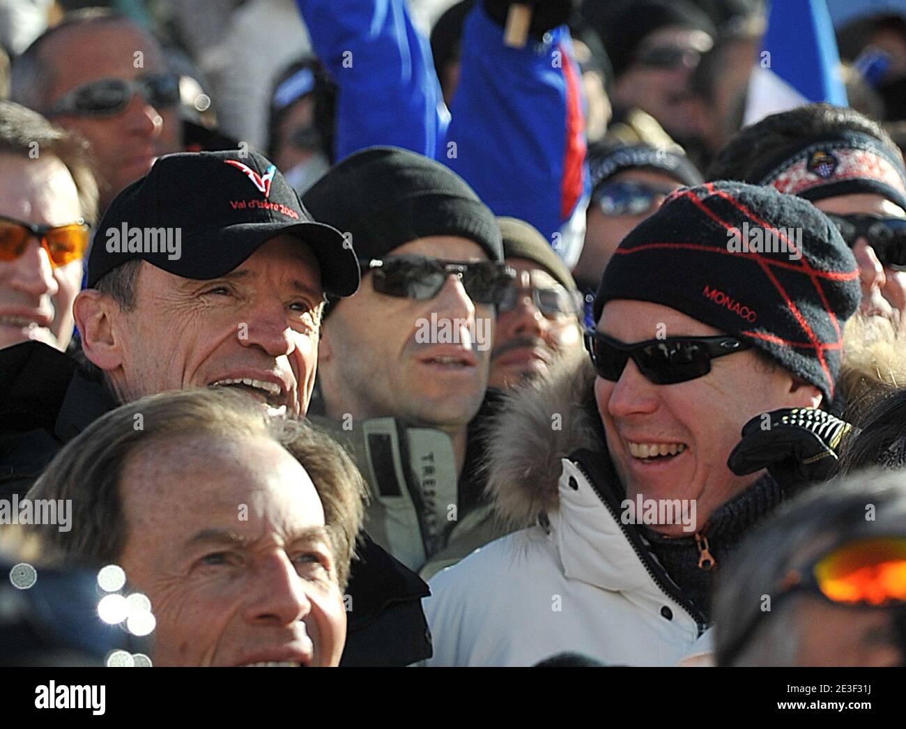 Jean-Claude Killy et le Prince Albert II de Monaco assistent à la 1ère course de slalom masculin aux Championnats du monde de ski sur le parcours face de Bellevarde à Val d'Isère, Alpes françaises, France, le 15 février 2009. Photo de Nicolas Gouhier/Cameleon/ABACAPRESS.COM Banque D'Images