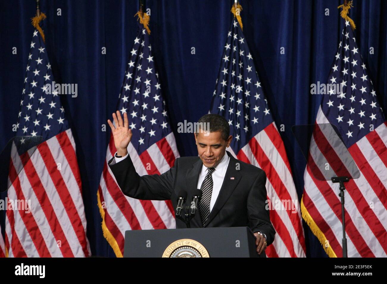 LE président AMÉRICAIN Barack Obama se presse devant la foule avant de ...